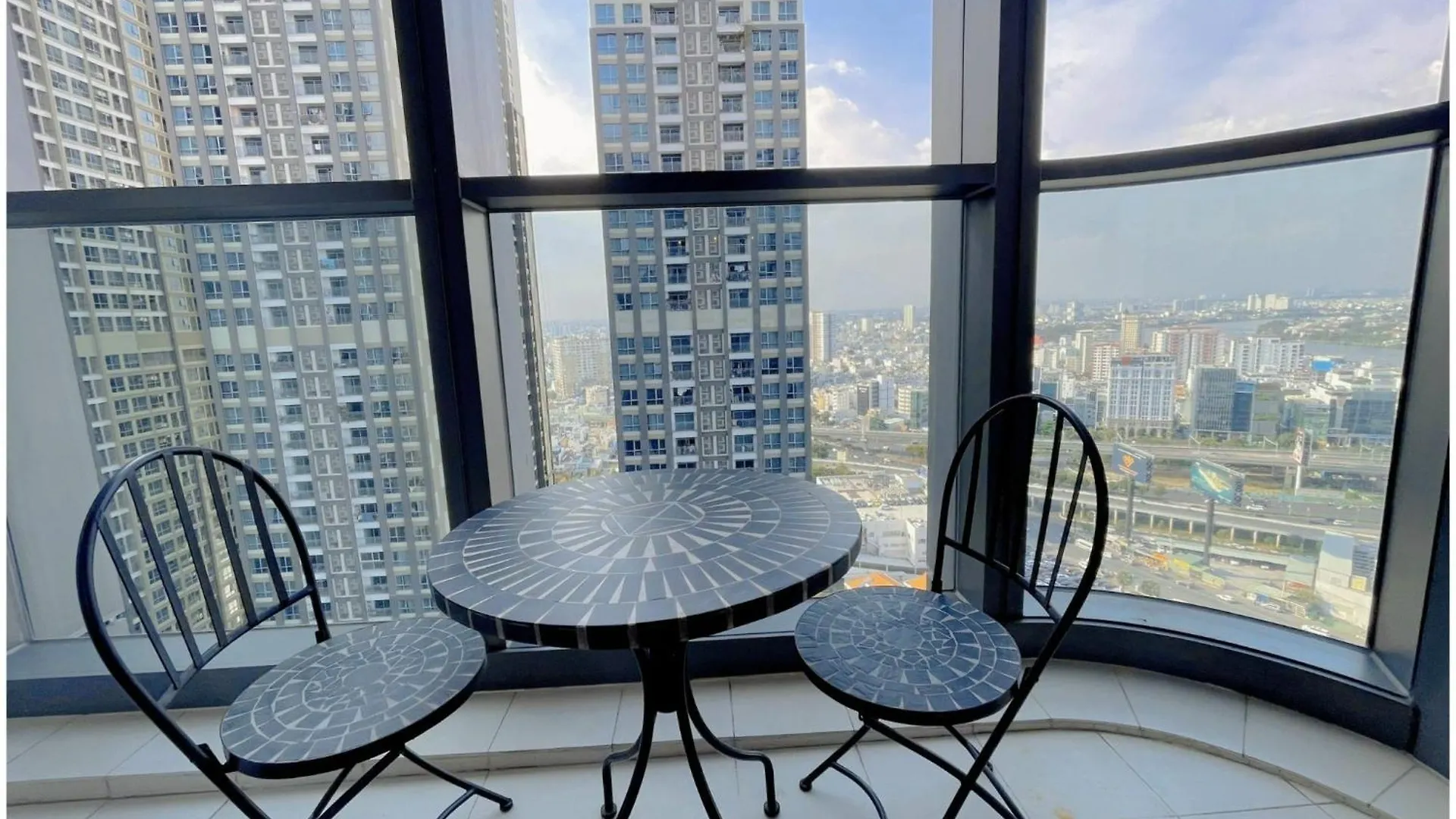 Mochi - Vinhomes Central Park Ho Chi Minh City Apartment